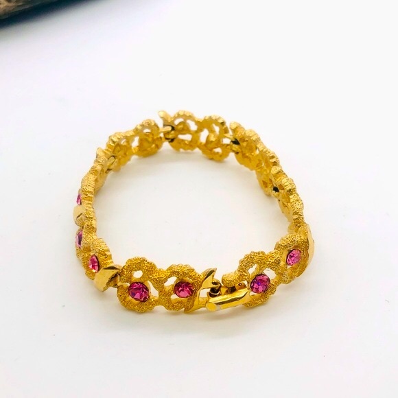 Vintage CROWN TRIFARI pink rhinestone Bracelet 💖 - Picture 9 of 17